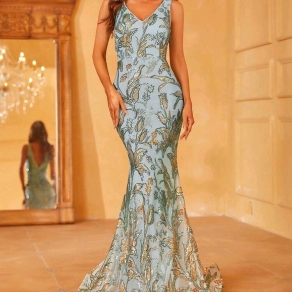 Green Contrast Sequined V Neck, Strapless,  Mermaid Maxi Gown for Specia… - Picture 2 of 9